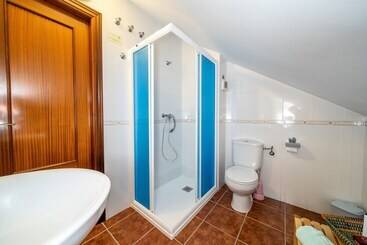 هتل Hostal Vista A La Sierra