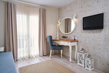 هتل Mark Warner Phokaia Beach Resort