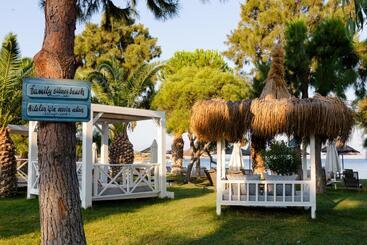 هتل Mark Warner Phokaia Beach Resort