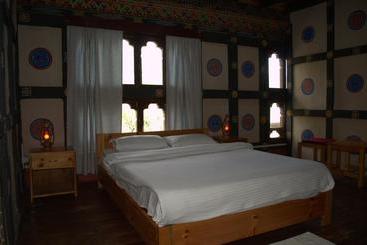 Ama's Village Lodge