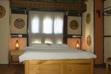 Ama's Village Lodge