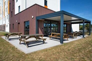 B&b Hotel Les Herbiers