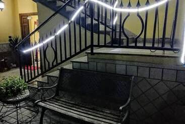 تختخواب و صبحانه Garden Inn