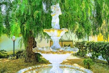تختخواب و صبحانه Garden Inn