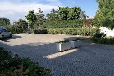 تختخواب و صبحانه Garden Inn