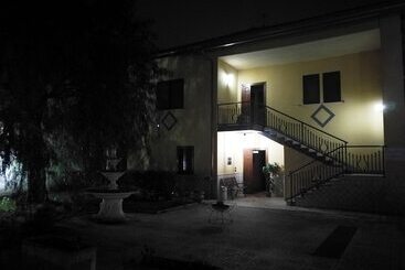 تختخواب و صبحانه Garden Inn