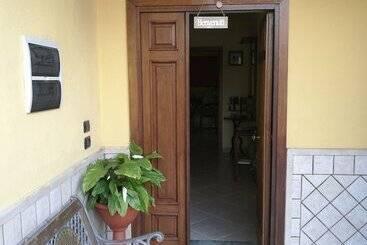 تختخواب و صبحانه Garden Inn