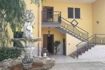 تختخواب و صبحانه Garden Inn