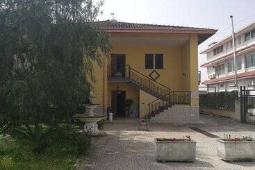 تختخواب و صبحانه Garden Inn