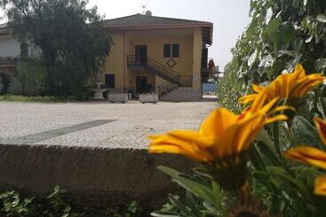 تختخواب و صبحانه Garden Inn