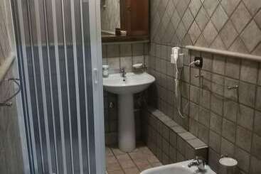تختخواب و صبحانه Garden Inn