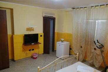 تختخواب و صبحانه Garden Inn