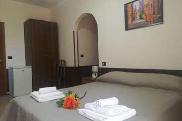 تختخواب و صبحانه Garden Inn