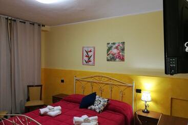 تختخواب و صبحانه Garden Inn