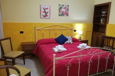تختخواب و صبحانه Garden Inn