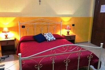 تختخواب و صبحانه Garden Inn