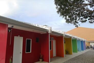 تختخواب و صبحانه Tropical Stay Accommodations