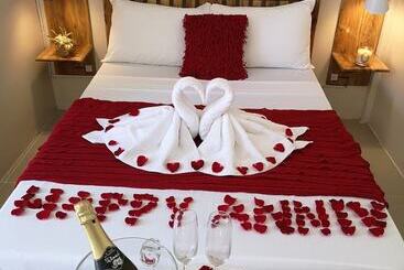 تختخواب و صبحانه Tropical Stay Accommodations