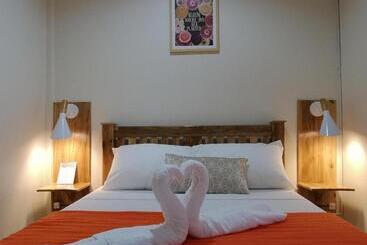 تختخواب و صبحانه Tropical Stay Accommodations
