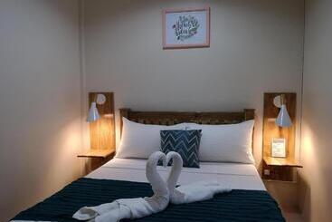 تختخواب و صبحانه Tropical Stay Accommodations
