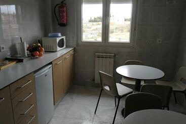 هتل Hostal Cerecedo