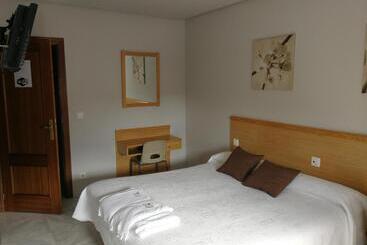 هتل Hostal Cerecedo