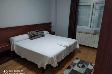 هتل Hostal Cerecedo