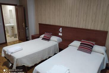 هتل Hostal Cerecedo