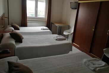 هتل Hostal Cerecedo