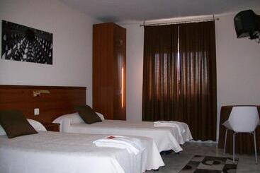 هتل Hostal Cerecedo