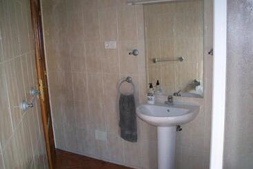 هتل Hostal Cerecedo