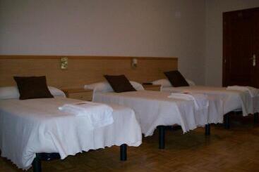 هتل Hostal Cerecedo