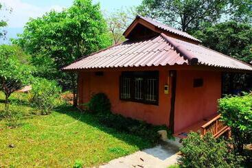 هتل Malees Nature Lovers Bungalows