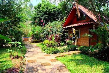 هتل Malees Nature Lovers Bungalows