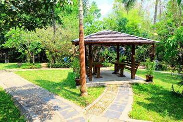 هتل Malees Nature Lovers Bungalows