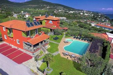 Sunday Summer Resort - Polygyros