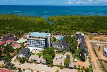 هتل Tanga Beach Resort & Spa