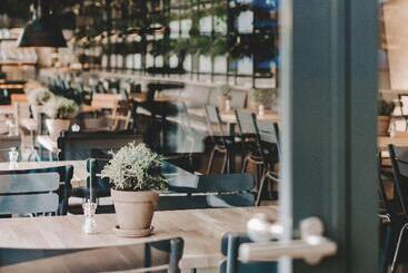 هتل Vienna House By Wyndham Mokotow Warsaw