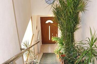 پانسیون Guesthouse Elizabeth