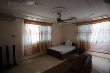 پانسیون X Class Guesthouse By Bwhospitality