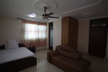 پانسیون X Class Guesthouse By Bwhospitality