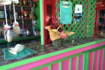 هتل Anita S Beach Bungalows Lalomanu