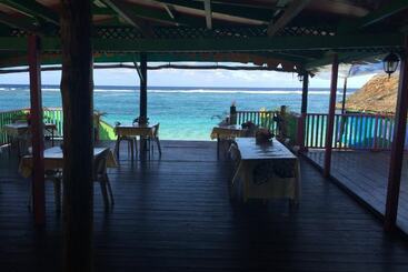 هتل Anita S Beach Bungalows Lalomanu