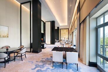 هتل Crowne Plaza Huailai By Ihg