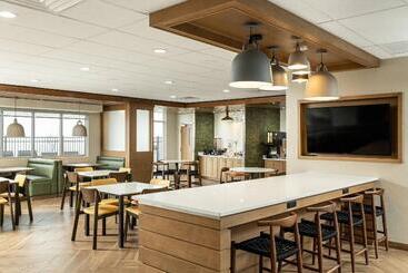 هتل Fairfield Inn & Suites By Marriott Salina