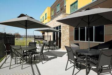 هتل Fairfield Inn & Suites By Marriott Salina