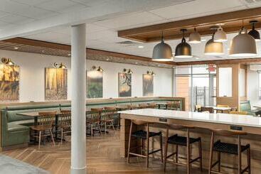 هتل Fairfield Inn & Suites By Marriott Salina