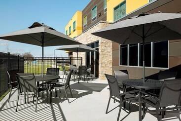 هتل Fairfield Inn & Suites By Marriott Salina