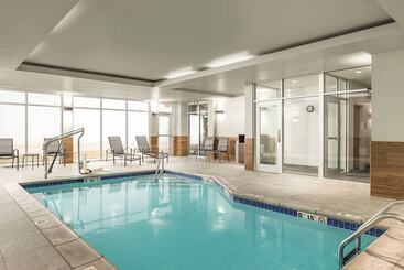 هتل Fairfield Inn & Suites By Marriott Salina