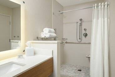 هتل Fairfield Inn & Suites By Marriott Salina